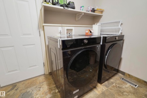580 Glenwright Crescent, Edmonton, AB - Indoor Photo Showing Laundry Room