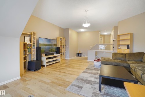 580 Glenwright Crescent, Edmonton, AB - Indoor Photo Showing Living Room