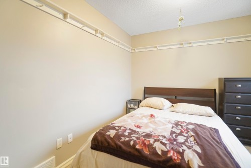 580 Glenwright Crescent, Edmonton, AB - Indoor Photo Showing Bedroom