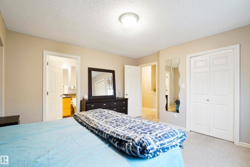 580 Glenwright Crescent, Edmonton, AB - Indoor Photo Showing Bedroom