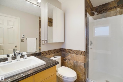 580 Glenwright Crescent, Edmonton, AB - Indoor Photo Showing Bathroom