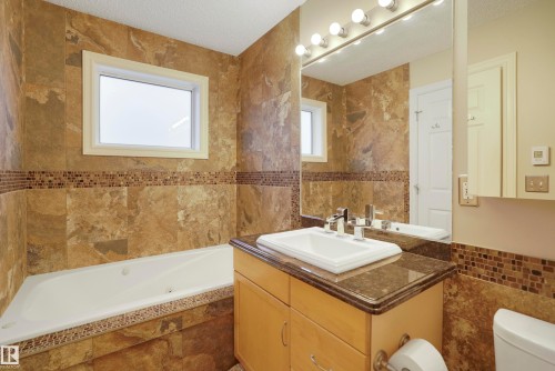 580 Glenwright Crescent, Edmonton, AB - Indoor Photo Showing Bathroom