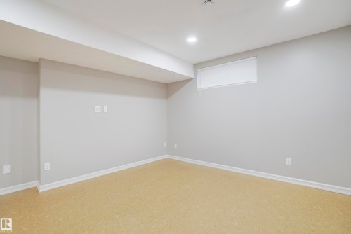 580 Glenwright Crescent, Edmonton, AB - Indoor Photo Showing Other Room