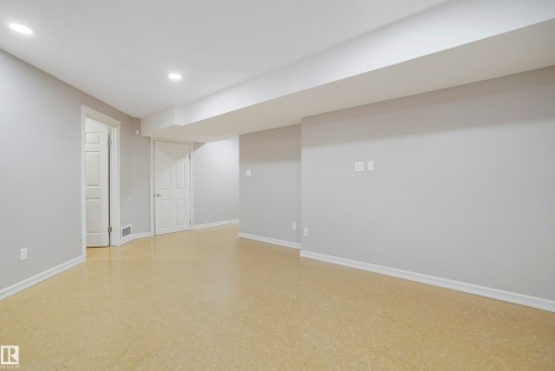 580 Glenwright Crescent, Edmonton, AB - Indoor Photo Showing Other Room