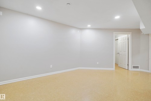 580 Glenwright Crescent, Edmonton, AB - Indoor Photo Showing Other Room