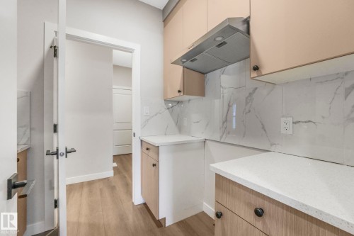 8 Dalquist Bay, Leduc, AB - Indoor Photo Showing Kitchen