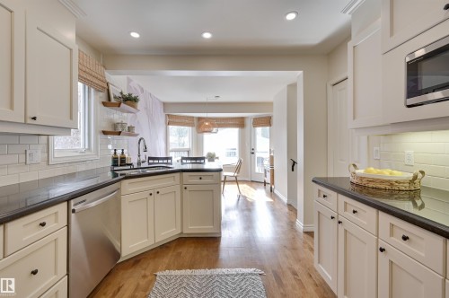 14015 104 Avenue, Edmonton, AB - Indoor Photo Showing Kitchen With Upgraded Kitchen