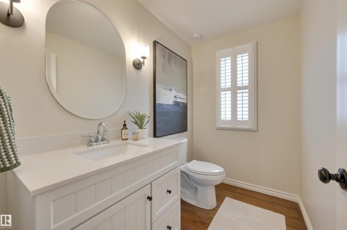 14015 104 Avenue, Edmonton, AB - Indoor Photo Showing Bathroom