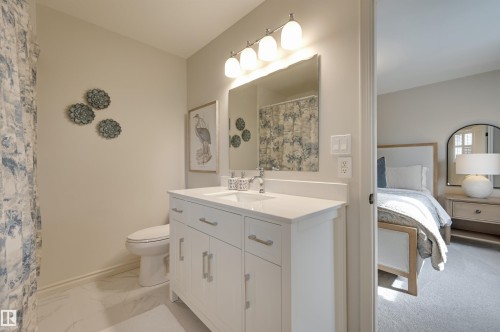 14015 104 Avenue, Edmonton, AB - Indoor Photo Showing Bathroom