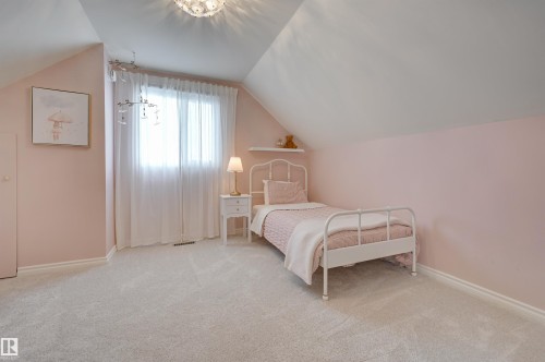 14015 104 Avenue, Edmonton, AB - Indoor Photo Showing Bedroom