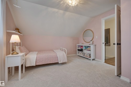14015 104 Avenue, Edmonton, AB - Indoor Photo Showing Bedroom