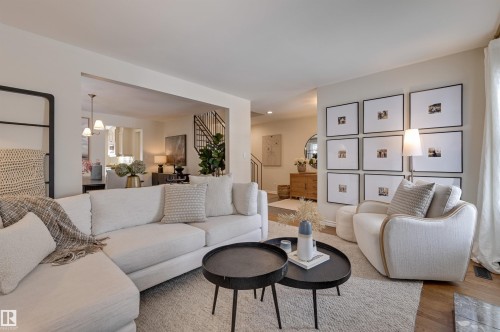 14015 104 Avenue, Edmonton, AB - Indoor Photo Showing Living Room