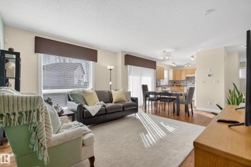 88 12050 17 Avenue, Edmonton, AB - Indoor Photo Showing Living Room