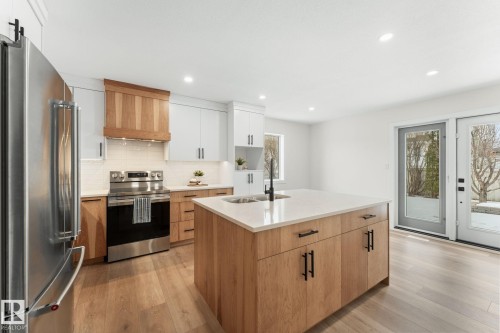 4 Heath Place, St. Albert, AB - Indoor Photo Showing Kitchen With Upgraded Kitchen