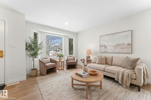 4 Heath Place, St. Albert, AB - Indoor Photo Showing Living Room