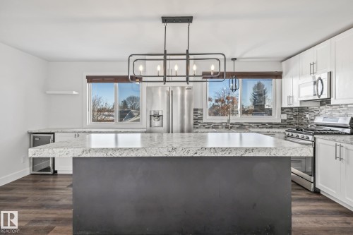 14911 96 Street, Edmonton, AB - Indoor Photo Showing Kitchen With Upgraded Kitchen