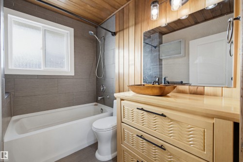18 Mount Royal Drive, St. Albert, AB - Indoor Photo Showing Bathroom