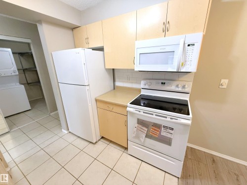 104 17003 67 Avenue, Edmonton, AB - Indoor Photo Showing Kitchen