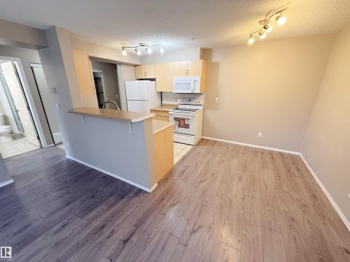 104 17003 67 Avenue, Edmonton, AB - Indoor Photo Showing Kitchen