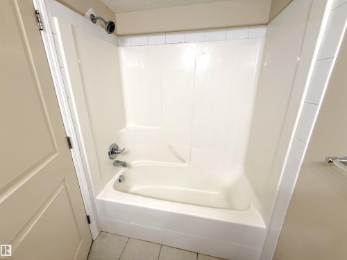 104 17003 67 Avenue, Edmonton, AB - Indoor Photo Showing Bathroom