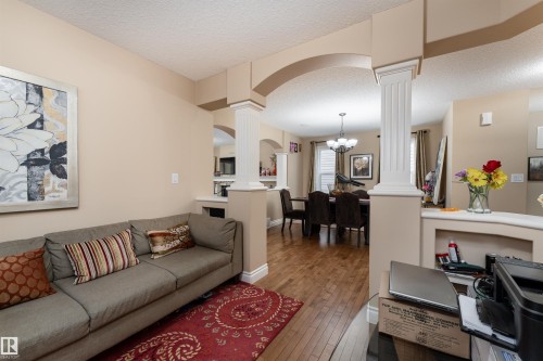 729 37A Avenue, Edmonton, AB - Indoor Photo Showing Living Room