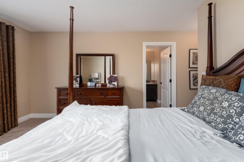 729 37A Avenue, Edmonton, AB - Indoor Photo Showing Bedroom