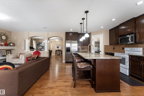 729 37A Avenue, Edmonton, AB - Indoor Photo Showing Kitchen