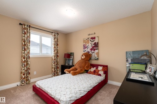 729 37A Avenue, Edmonton, AB - Indoor Photo Showing Bedroom