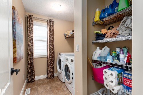 729 37A Avenue, Edmonton, AB - Indoor Photo Showing Laundry Room