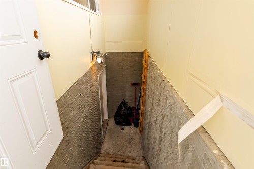 729 37A Avenue, Edmonton, AB - Indoor Photo Showing Other Room
