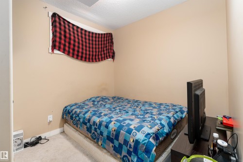 729 37A Avenue, Edmonton, AB - Indoor Photo Showing Bedroom