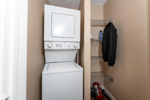 729 37A Avenue, Edmonton, AB - Indoor Photo Showing Laundry Room