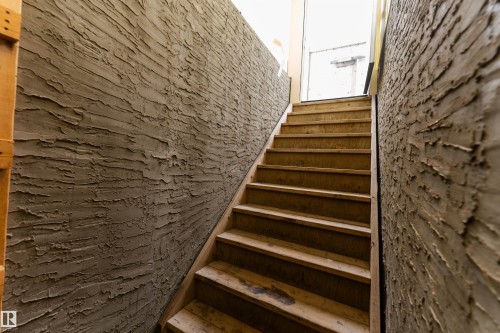 729 37A Avenue, Edmonton, AB - Indoor Photo Showing Other Room