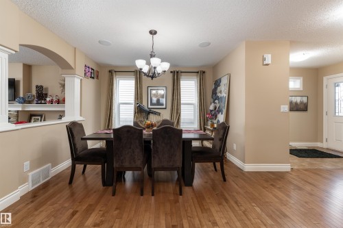 729 37A Avenue, Edmonton, AB - Indoor Photo Showing Dining Room
