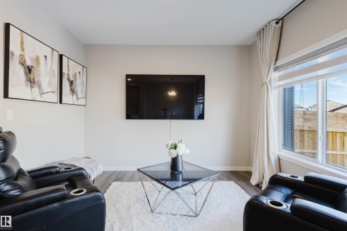 5612 Hawthorn Way, Edmonton, AB - Indoor Photo Showing Living Room