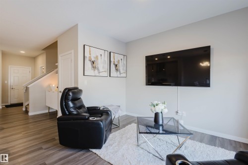 5612 Hawthorn Way, Edmonton, AB - Indoor Photo Showing Living Room