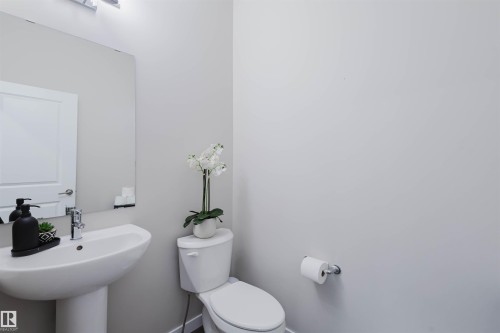 5612 Hawthorn Way, Edmonton, AB - Indoor Photo Showing Bathroom