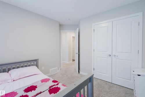 5612 Hawthorn Way, Edmonton, AB - Indoor Photo Showing Bedroom
