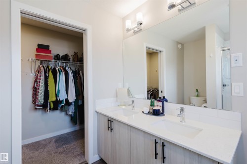 5612 Hawthorn Way, Edmonton, AB - Indoor Photo Showing Bathroom