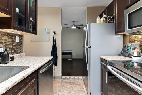 1128 Knottwood Road E, Edmonton, AB - Indoor Photo Showing Kitchen