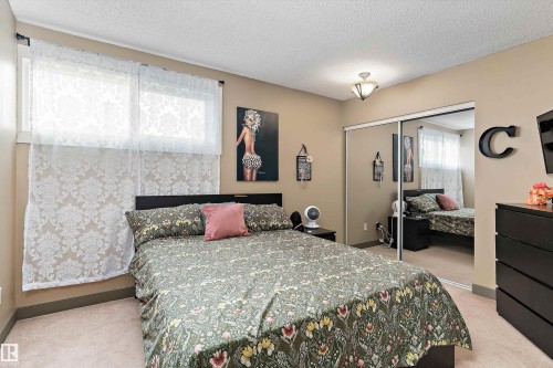 1128 Knottwood Road E, Edmonton, AB - Indoor Photo Showing Bedroom