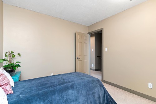 1128 Knottwood Road E, Edmonton, AB - Indoor Photo Showing Bedroom