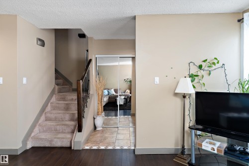 1128 Knottwood Road E, Edmonton, AB - Indoor Photo Showing Other Room