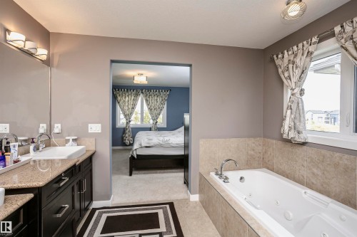15848 13 Avenue, Edmonton, AB - Indoor Photo Showing Bathroom