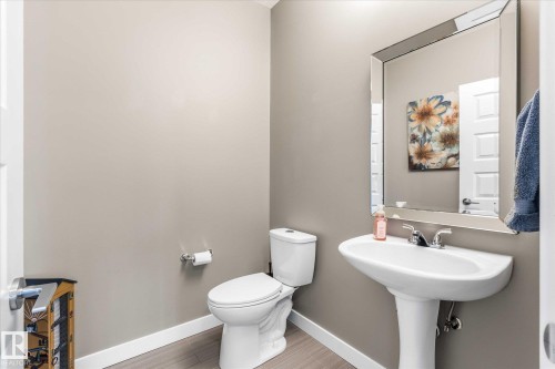 64 Hilldowns Drive, Spruce Grove, AB - Indoor Photo Showing Bathroom