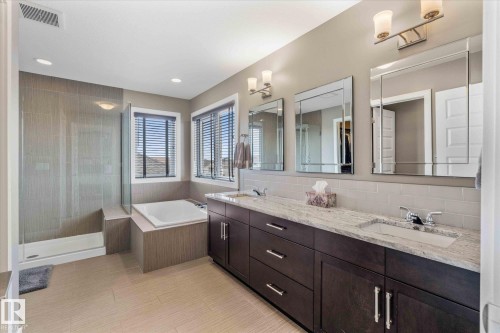 64 Hilldowns Drive, Spruce Grove, AB - Indoor Photo Showing Bathroom