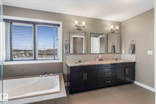 64 Hilldowns Drive, Spruce Grove, AB - Indoor Photo Showing Bathroom