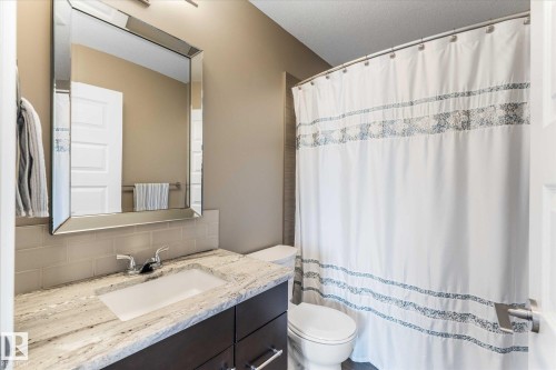 64 Hilldowns Drive, Spruce Grove, AB - Indoor Photo Showing Bathroom