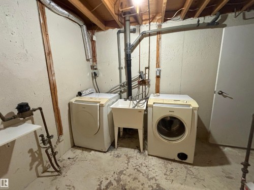 1 14320 80 Street, Edmonton, AB - Indoor Photo Showing Laundry Room