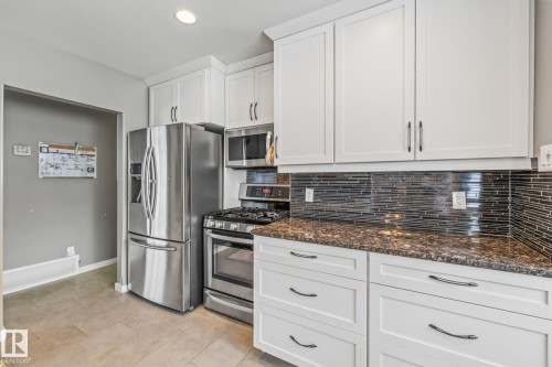6811 Fulton Dr, Edmonton, AB - Indoor Photo Showing Kitchen